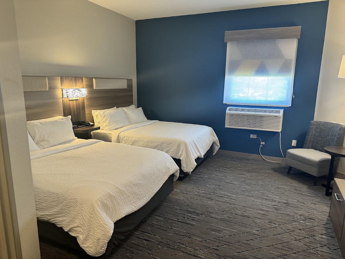 Holiday Inn Express & Suites Englewood Denver South