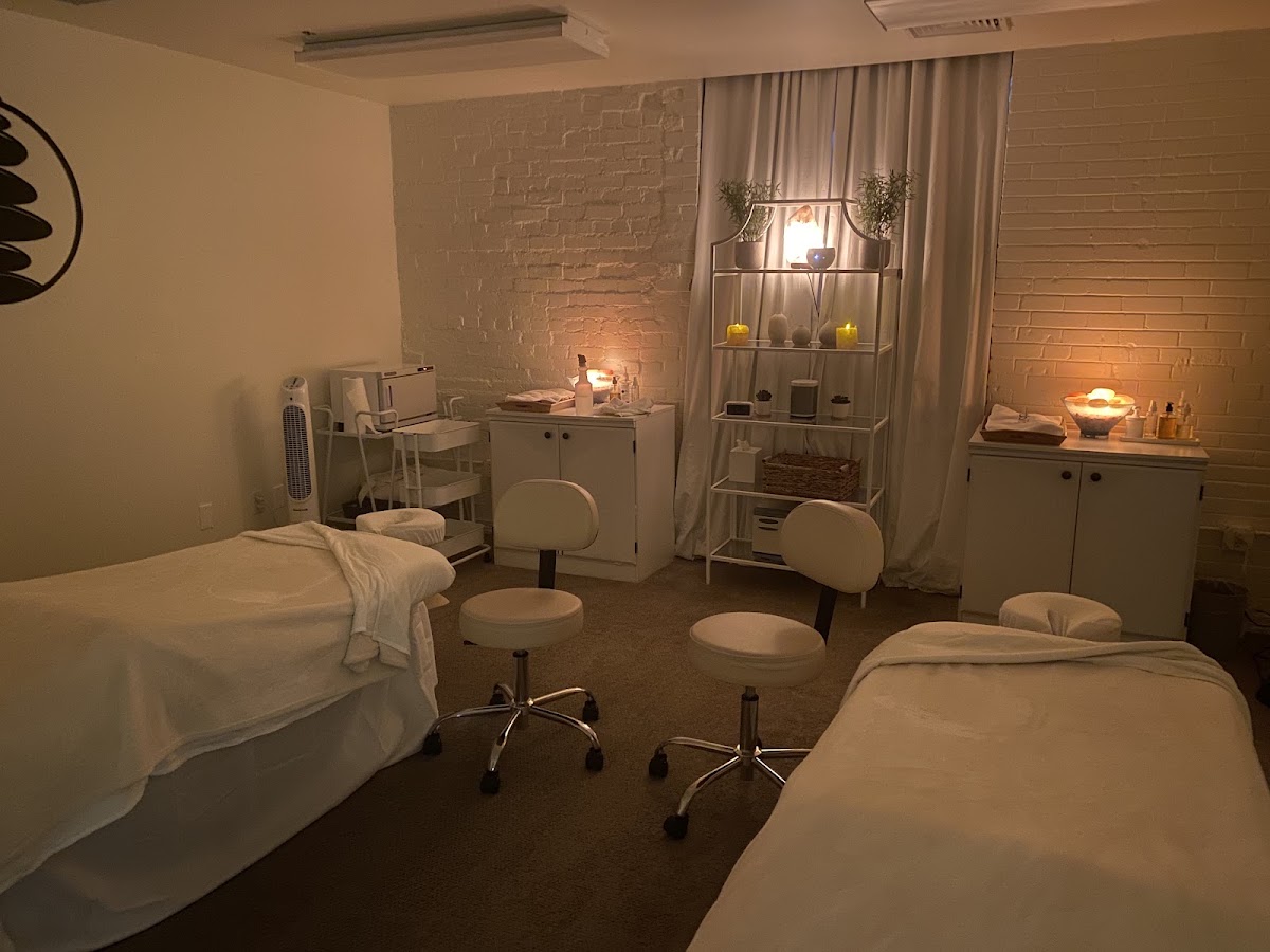 Zen'd Out Couples Massage Spa - Denver